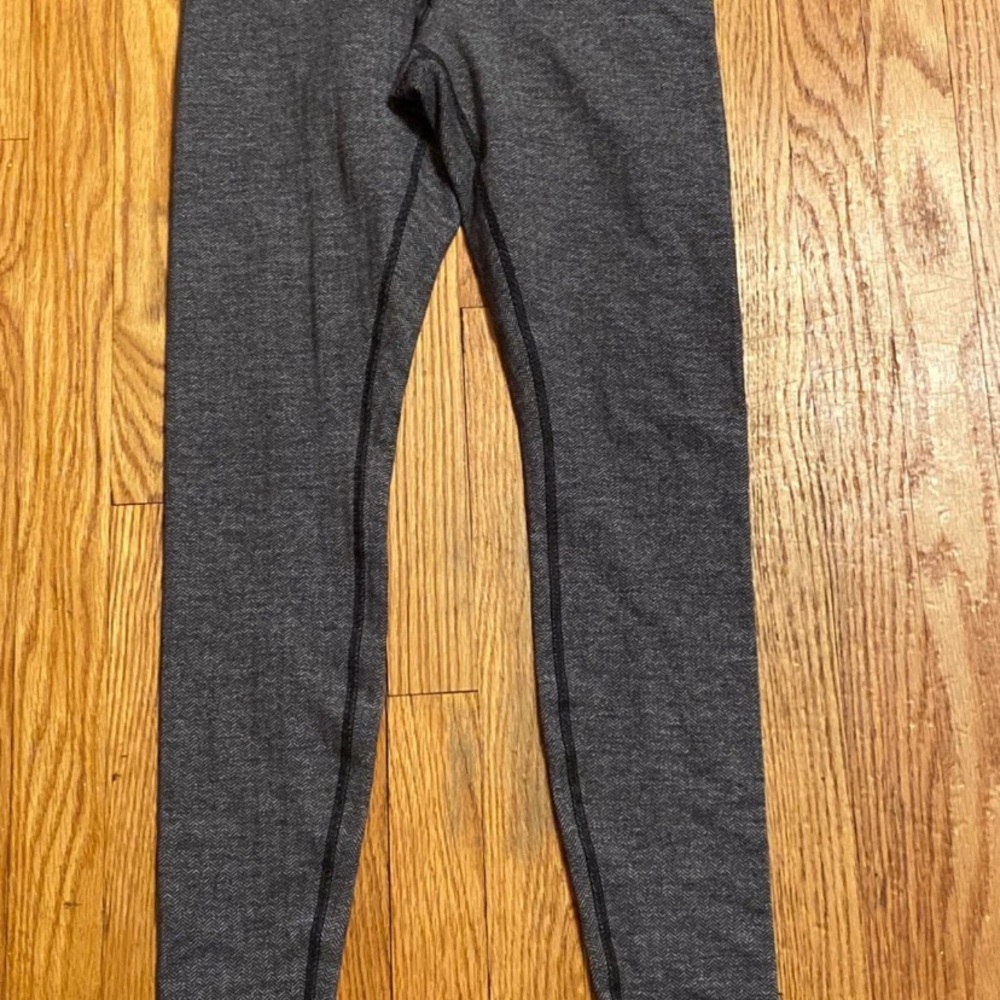 Lululemon - Picture 2 of 4